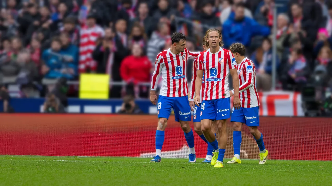 Jugadores del Atlético de Madrid en el campo